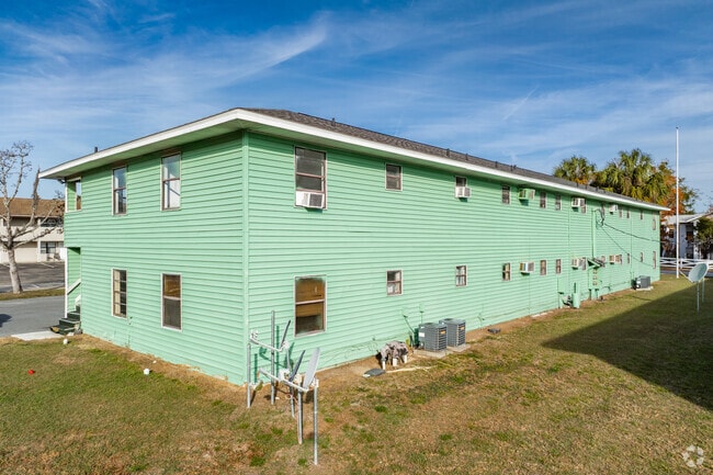 8570 W Mayo Dr, Crystal River, Florida - Lost Lake Apartments