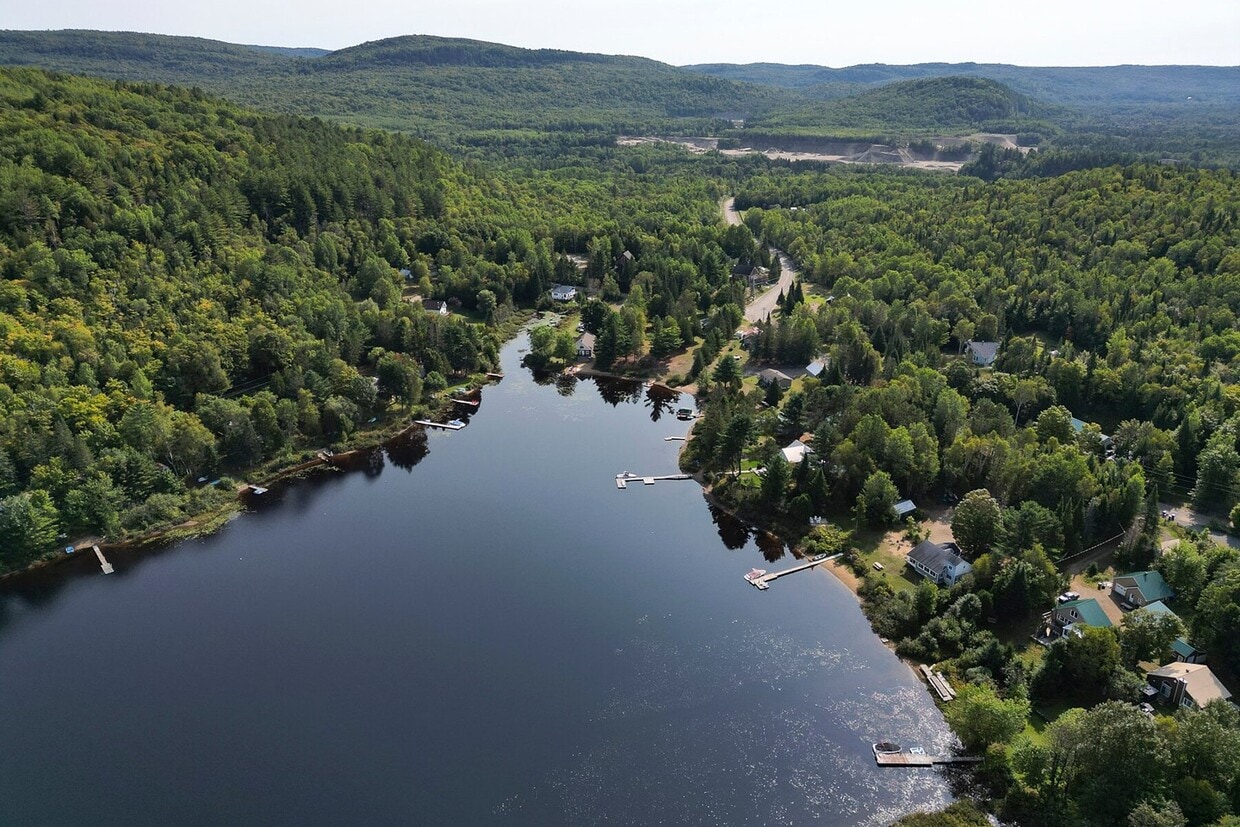 Primary Photo - 159 Chem. du Lac Hénault N