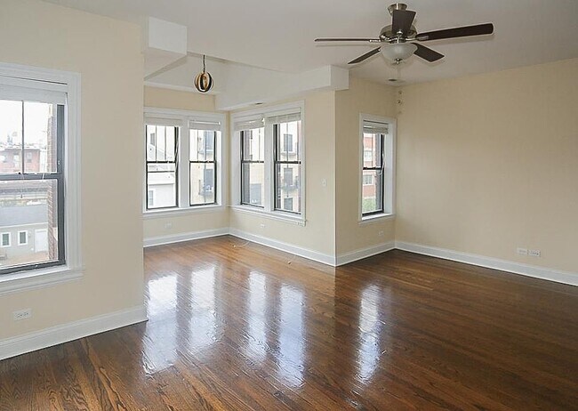 Foto del edificio - 3709 N Wilton Ave