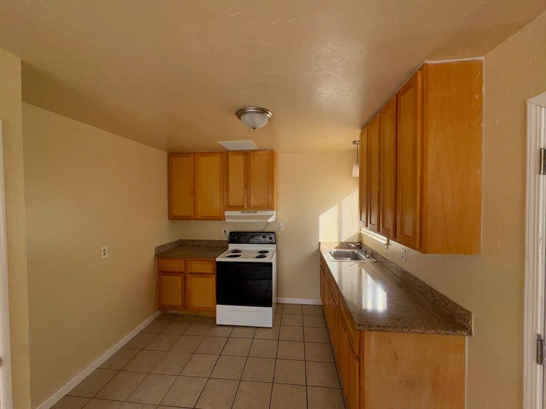 Primary Photo - Cute 2 Bedroom