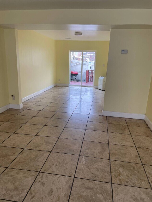Foto principal - 63-04 Grand Central Pkwy
