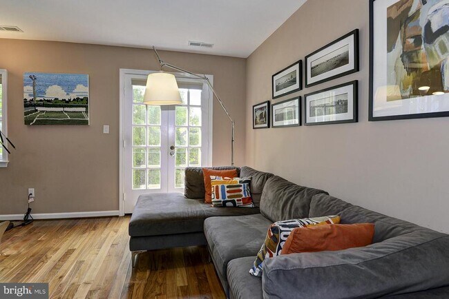 Foto del edificio - 4948 Bradley Blvd