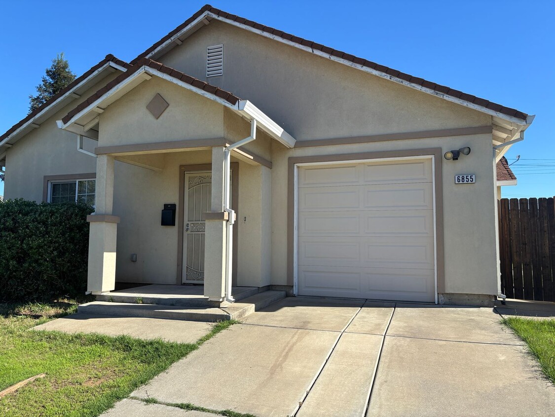 Cozy 2 Bed, 2 Bath Home - Cozy 2 Bed, 2 Bath Home