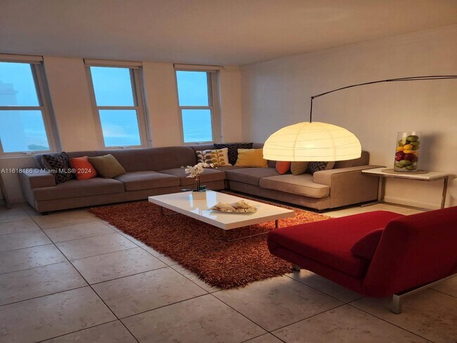 Foto del edificio - 5401 Collins Ave