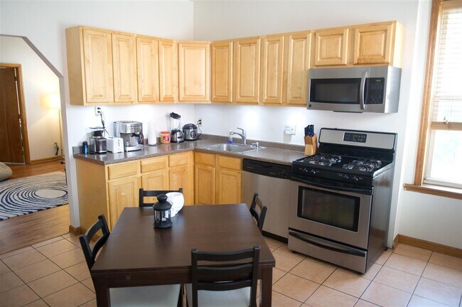 Spacious and bright kitchen. - 499 Palisade Ave