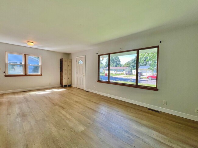 Foto del edificio - Beautiful 4-Bed, 2-Bath Single-Family Home!
