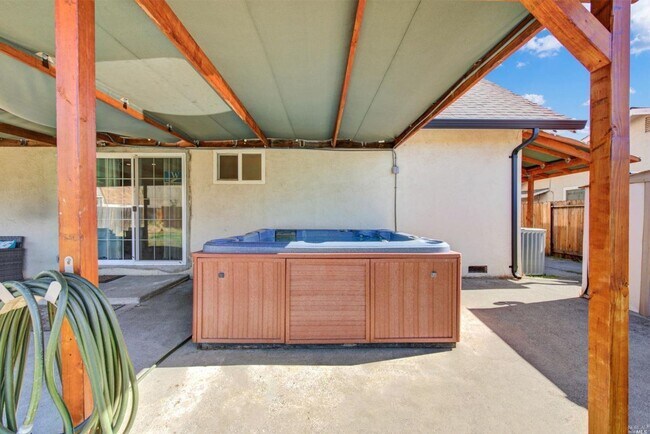 Building Photo - 4 br, 2 bath House - 276 Bowline Drive