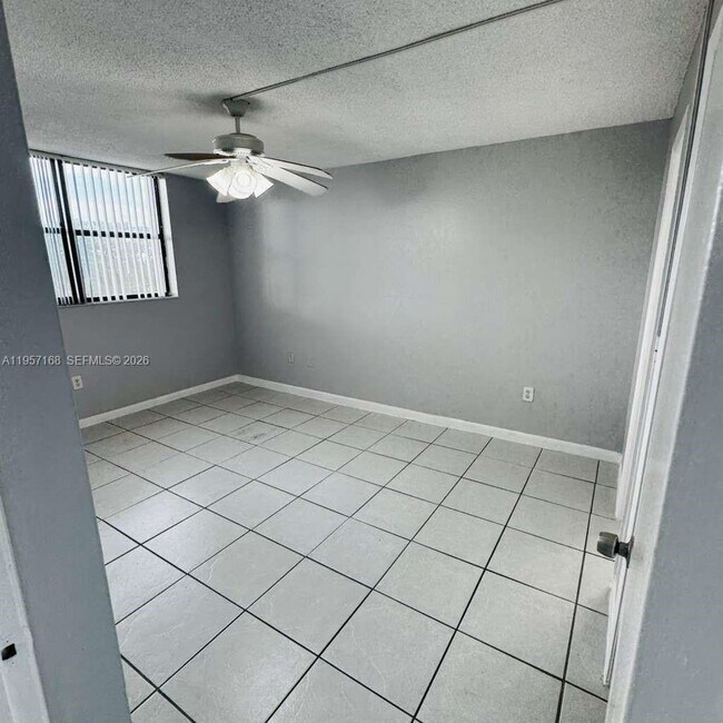 Foto del edificio - 8004 SW 149th Ave