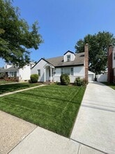 Building Photo - 183 Manor Pkwy