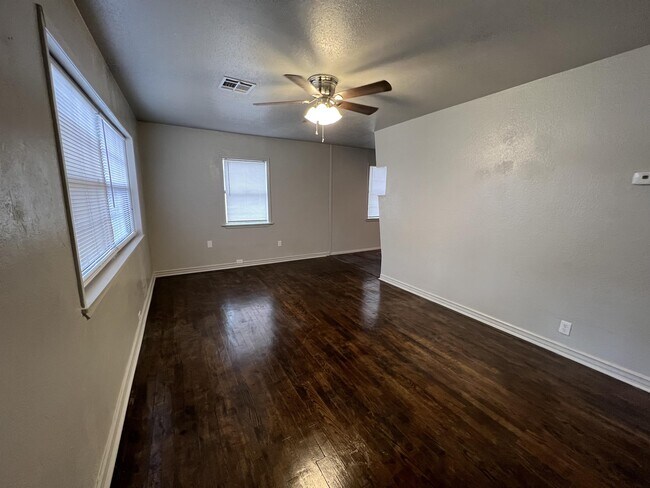 Foto del edificio - 3200 SE 16th St