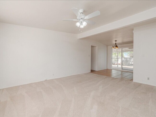 Building Photo - 3 Bedroom 2 Bath