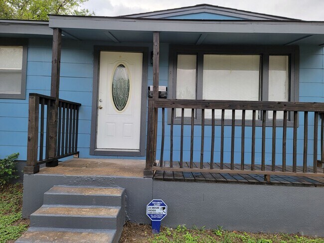 Building Photo - 2604 Terrace Dr