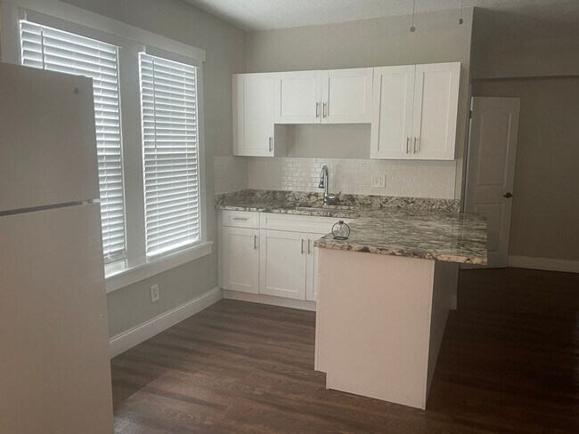 Foto del edificio - 2 BEDROOM 1 BATH LOCATED IN TAMPA HEIGHTS