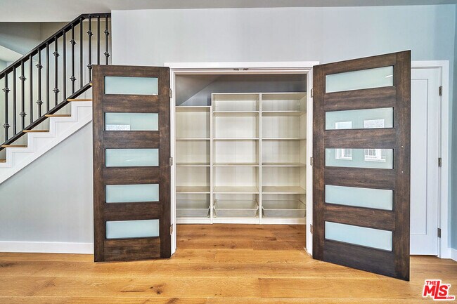 Building Photo - 1226 Meadowbrook Ave