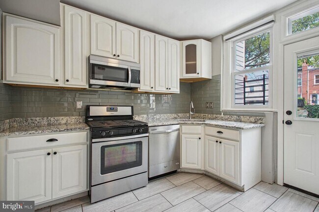 Foto del edificio - 1736 L St NE
