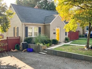 Building Photo - 10159 Sutherland Rd