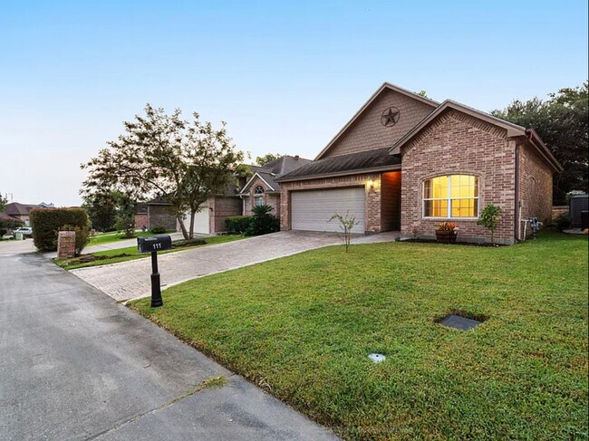 Building Photo - 111 Harbour Town Cir
