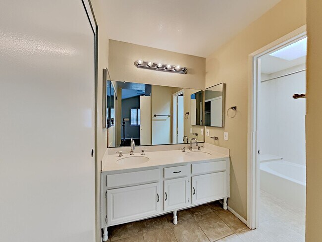 Building Photo - 270 Pasteur Pl