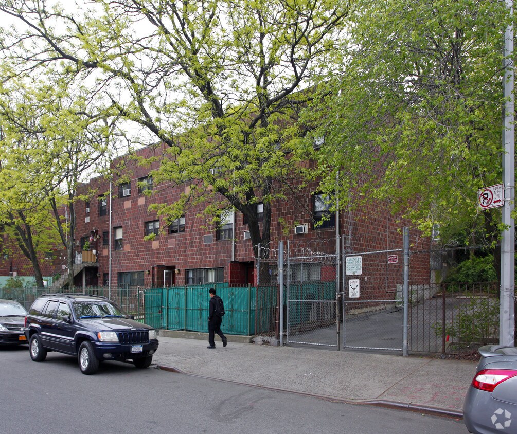Building Photo - 470-484 E 139th St