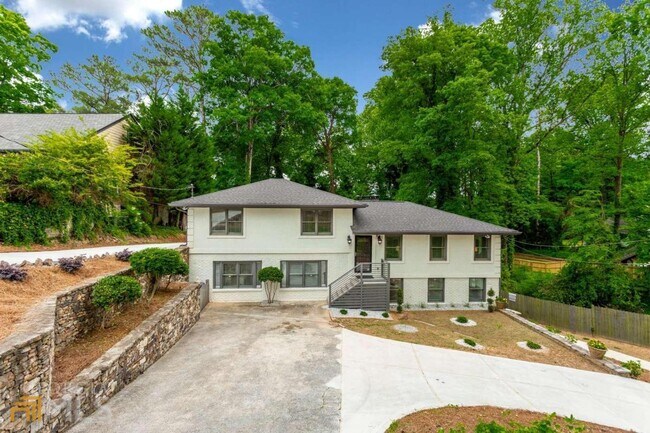 Building Photo - 3131 Dale Dr NE