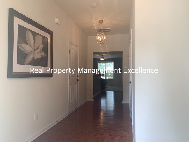Foto del edificio - Beautiful 3 Bedroom Townhome in Raleigh ne...