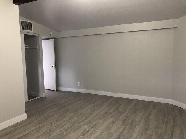 Foto del edificio - 5813 Evergreen Ave