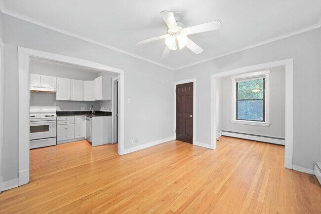 Building Photo - 3456 N Leavitt St