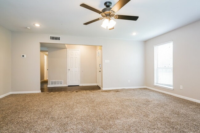 Building Photo - 1201 Canyon Oaks Dr