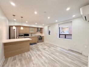 Building Photo - 240 Durie St