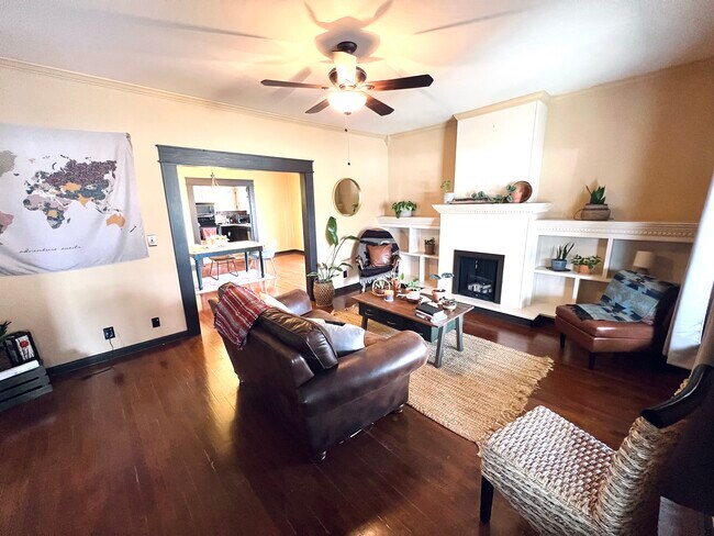 Living room - 1318 Pennsylvania Ave