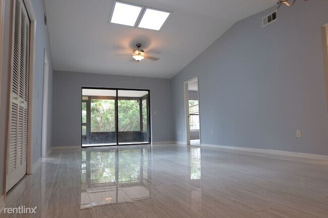 Building Photo - 3 br, 2 bath House - 4840 Deermoss Way S