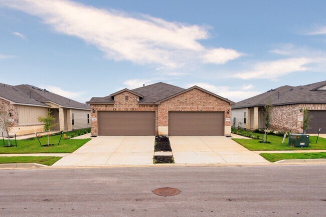 Foto del edificio - AVAILABLE NOW! GORGEOUS 3 BEDROOM DUPLEX L...