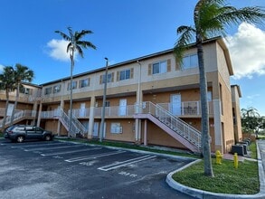 Building Photo - 6255 SW Kendale Lakes Cir