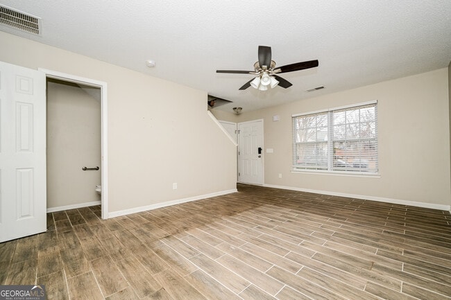 Building Photo - 304 Lauren Way