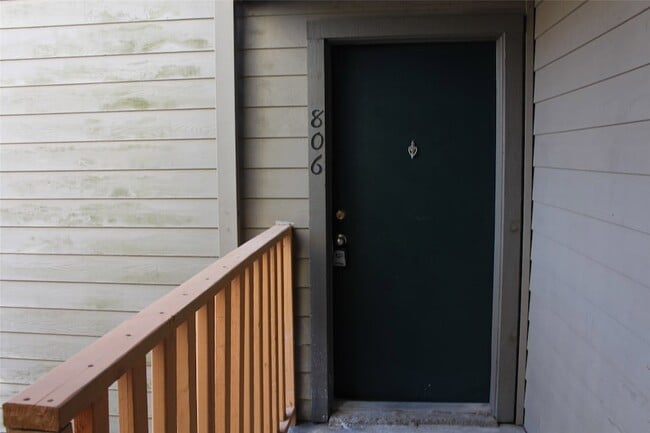 Building Photo - 16111 Aspenglen Dr