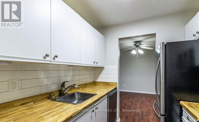 Building Photo - 725 Deveron Crescent