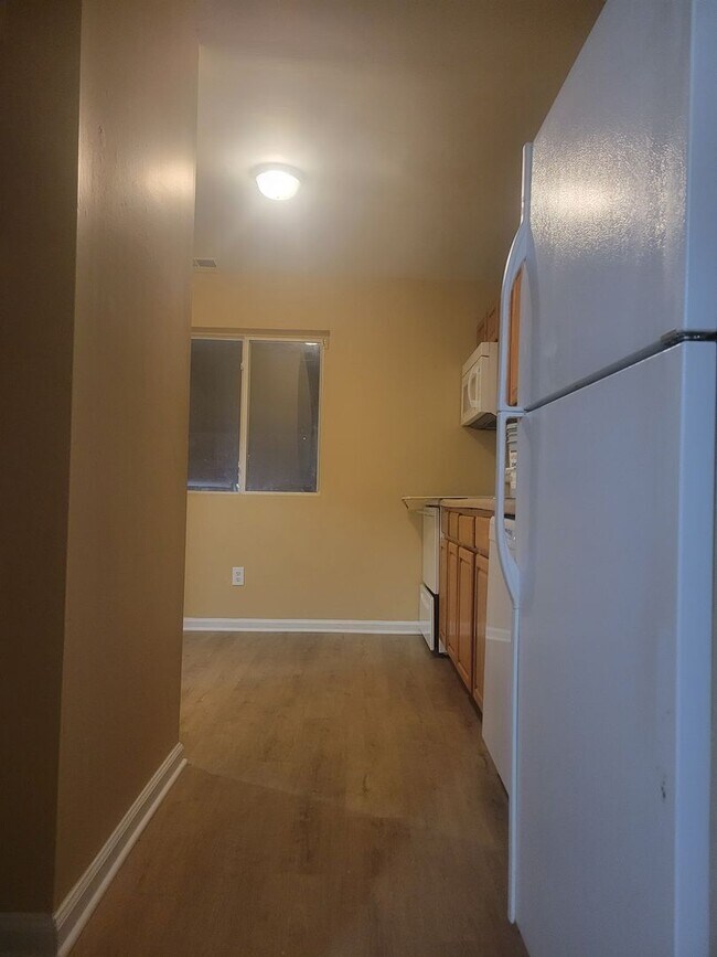 Foto del edificio - 4 bedroom, 1.5 bathrooms townhouse