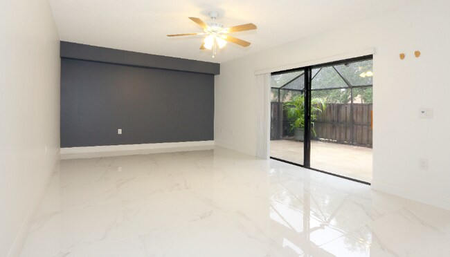 Building Photo - 3056 SW Sunset Trace Cir