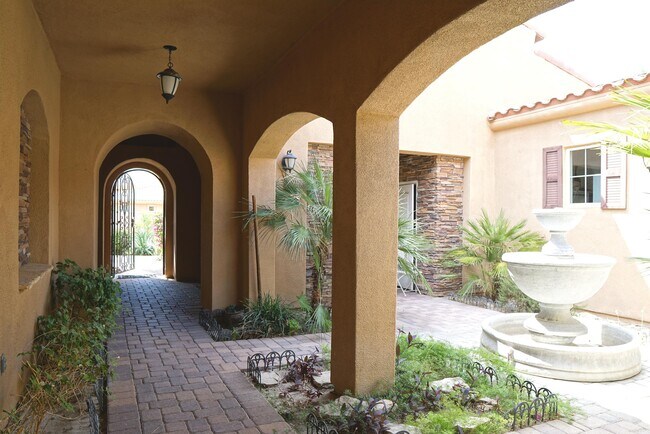 Building Photo - 40310 Rancho Palmeras