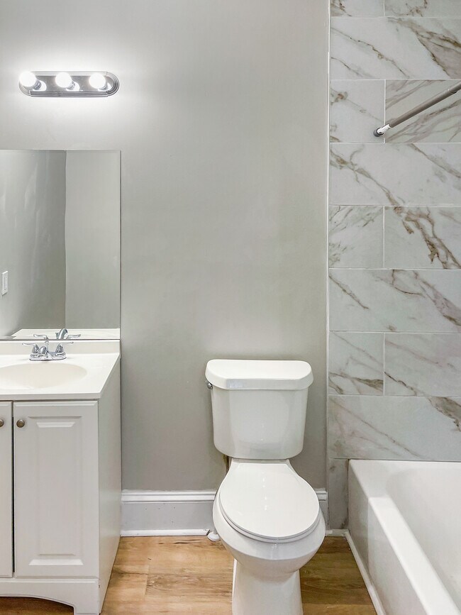 SALA DE BAÑO - 2198 Bicknell St SW