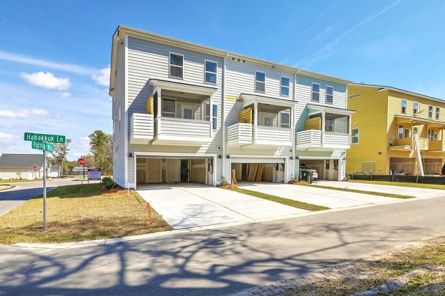 Foto del edificio - Low country living just 20 minutes from th...