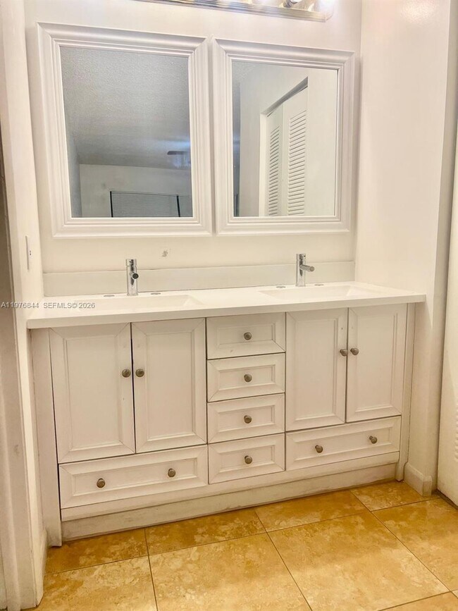 Foto del edificio - 19055 NW 62nd Ave