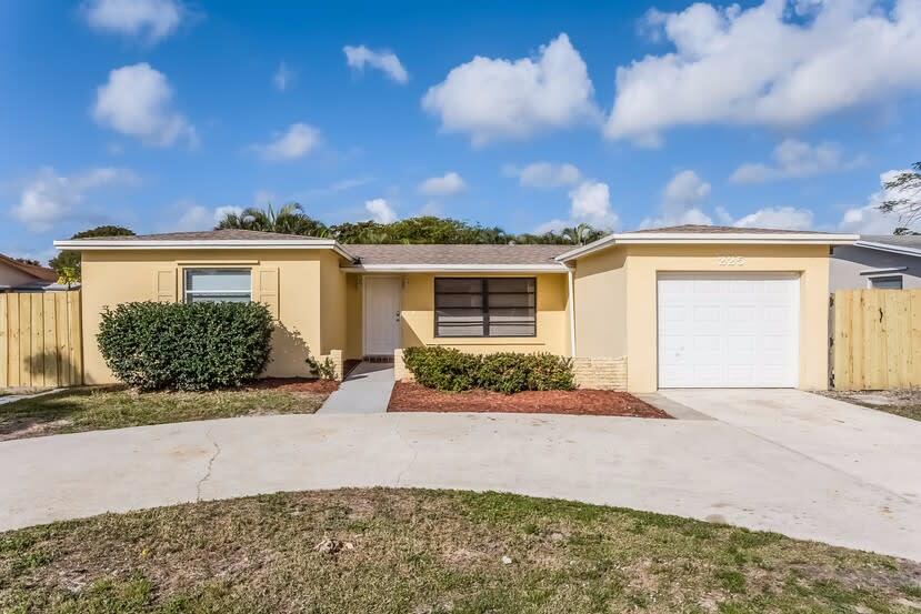 Foto principal - 225 NW 78th Ter