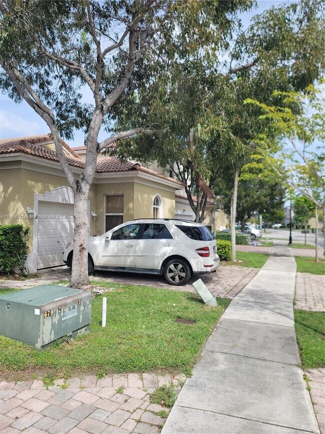 Foto del edificio - 1008 NE 39th Ave