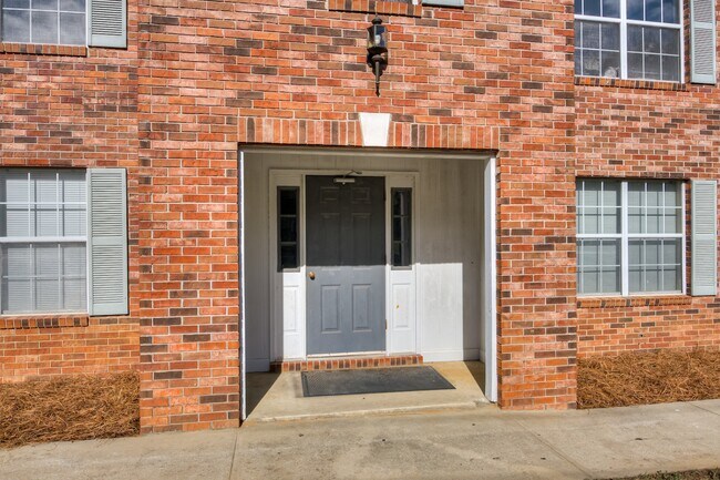 Building Photo - 1117 Fairlane Drive, Unit 3