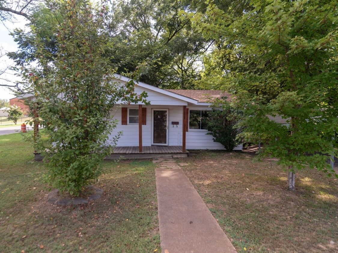 Primary Photo - 610 N Fir St