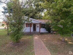 Building Photo - 610 N Fir St