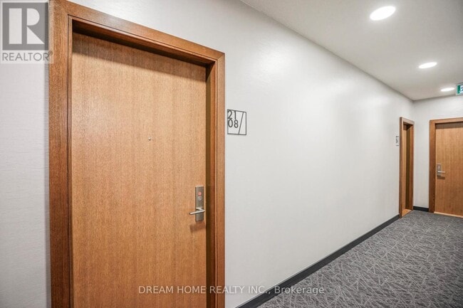 Building Photo - 56 Forest Manor Rd