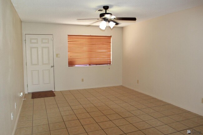Foto del edificio - 4563 W 18th Ln