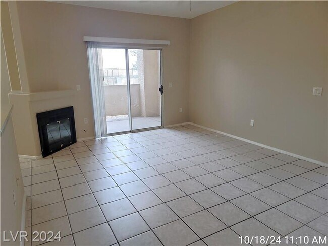 Building Photo - SW 1ST FLOOR UNIT IN GATED COMMUNITY